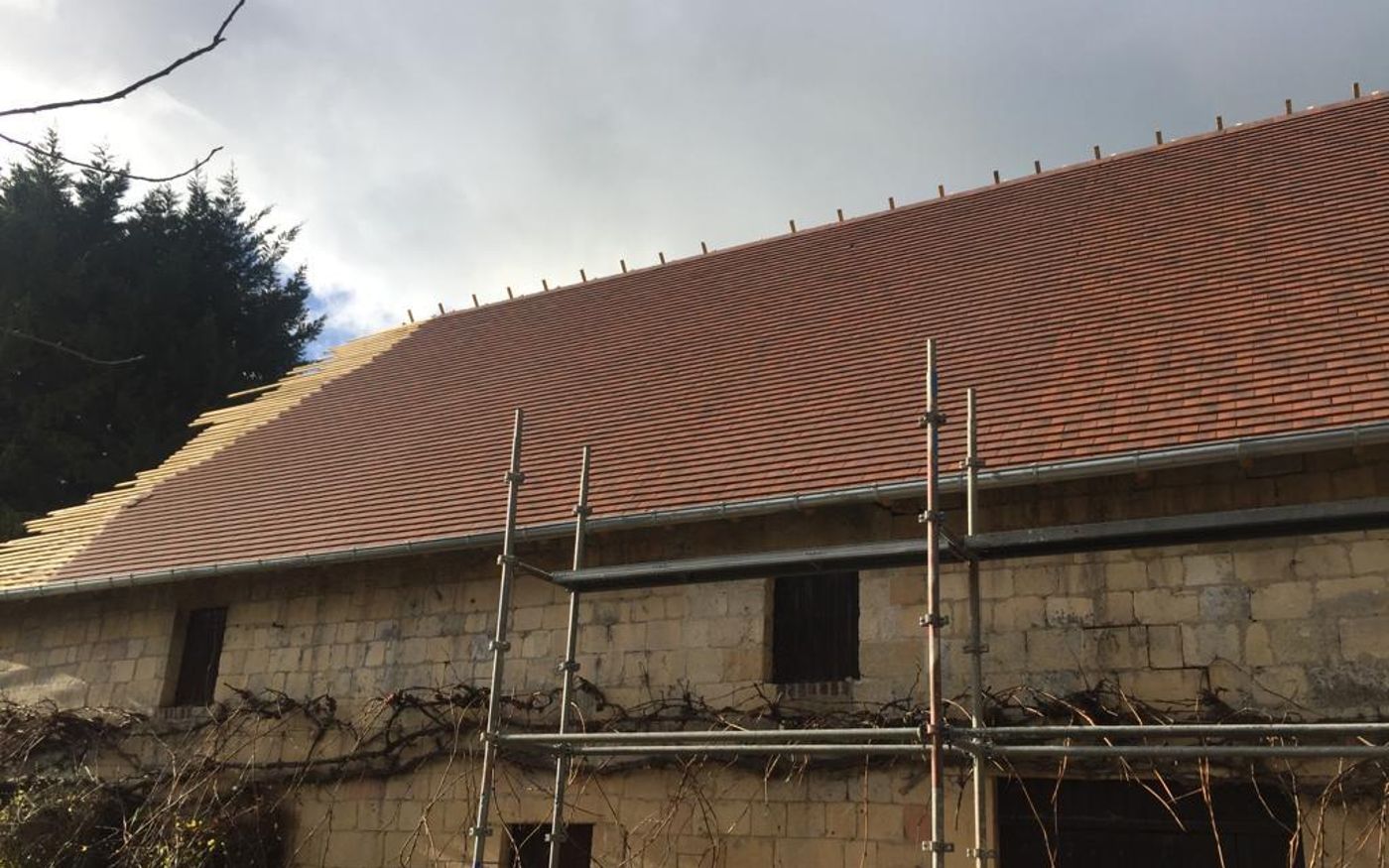 Installation toiture tuiles maisons laffitte yvelines après