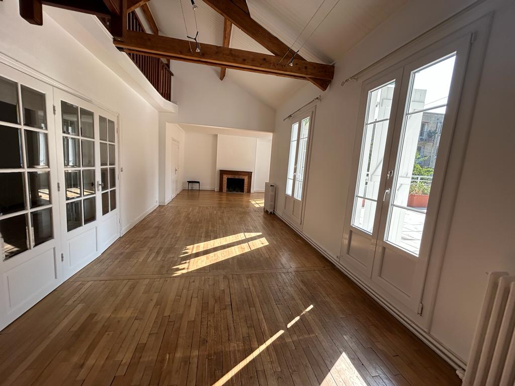 Peinture salon poutres maisons laffitte